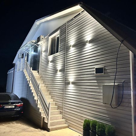 Home Fine Home Cinema 基希讷乌 外观 照片
