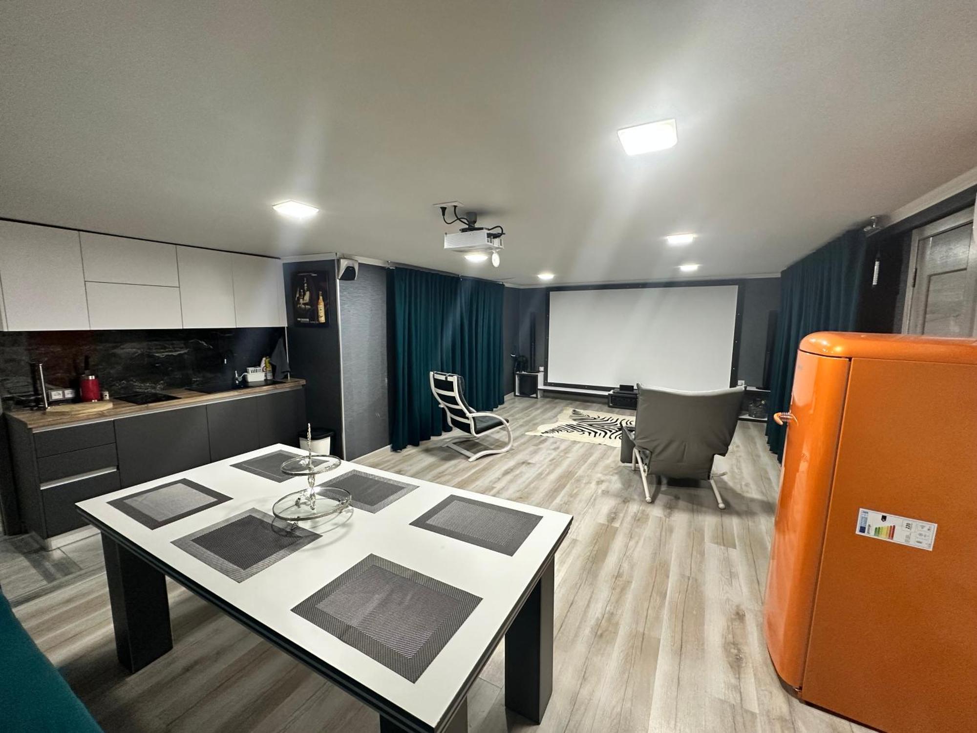 Home Fine Home Cinema 基希讷乌 外观 照片